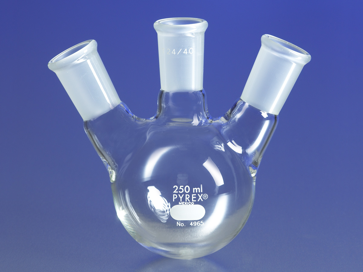 PYREX 500mL Three Neck Distilling Flask with 19/22 Center Vertical and Side Angled Neck Standard Taper Joints